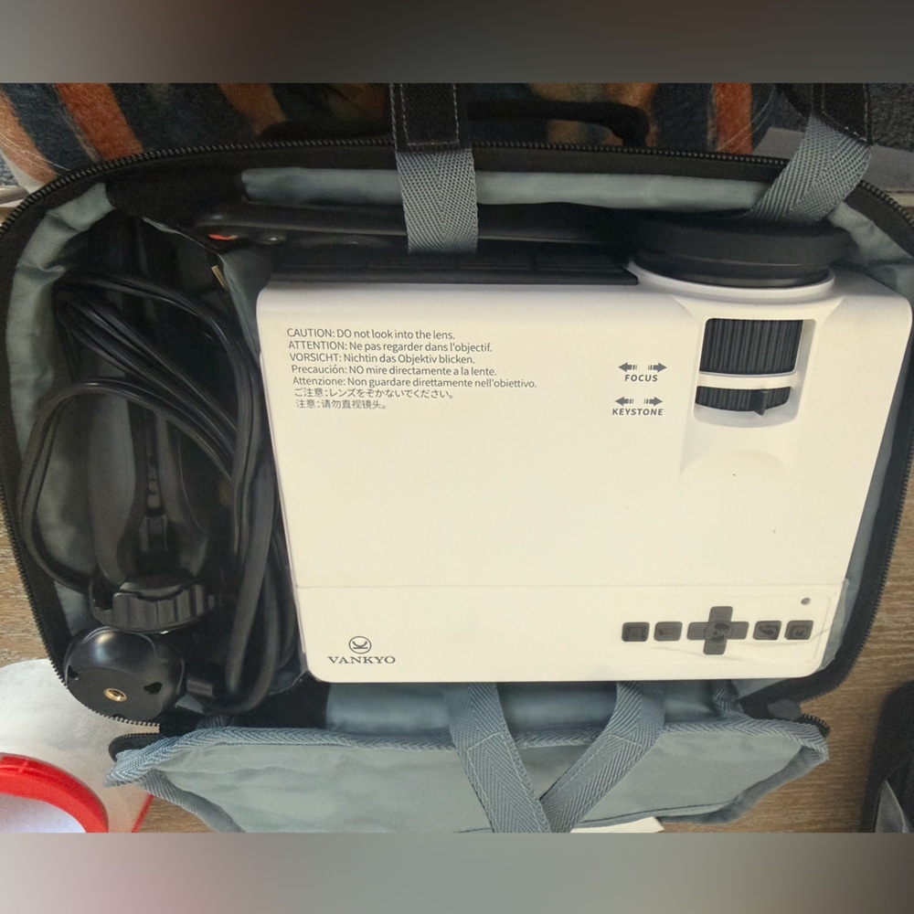 Vankyo White Projector with Case